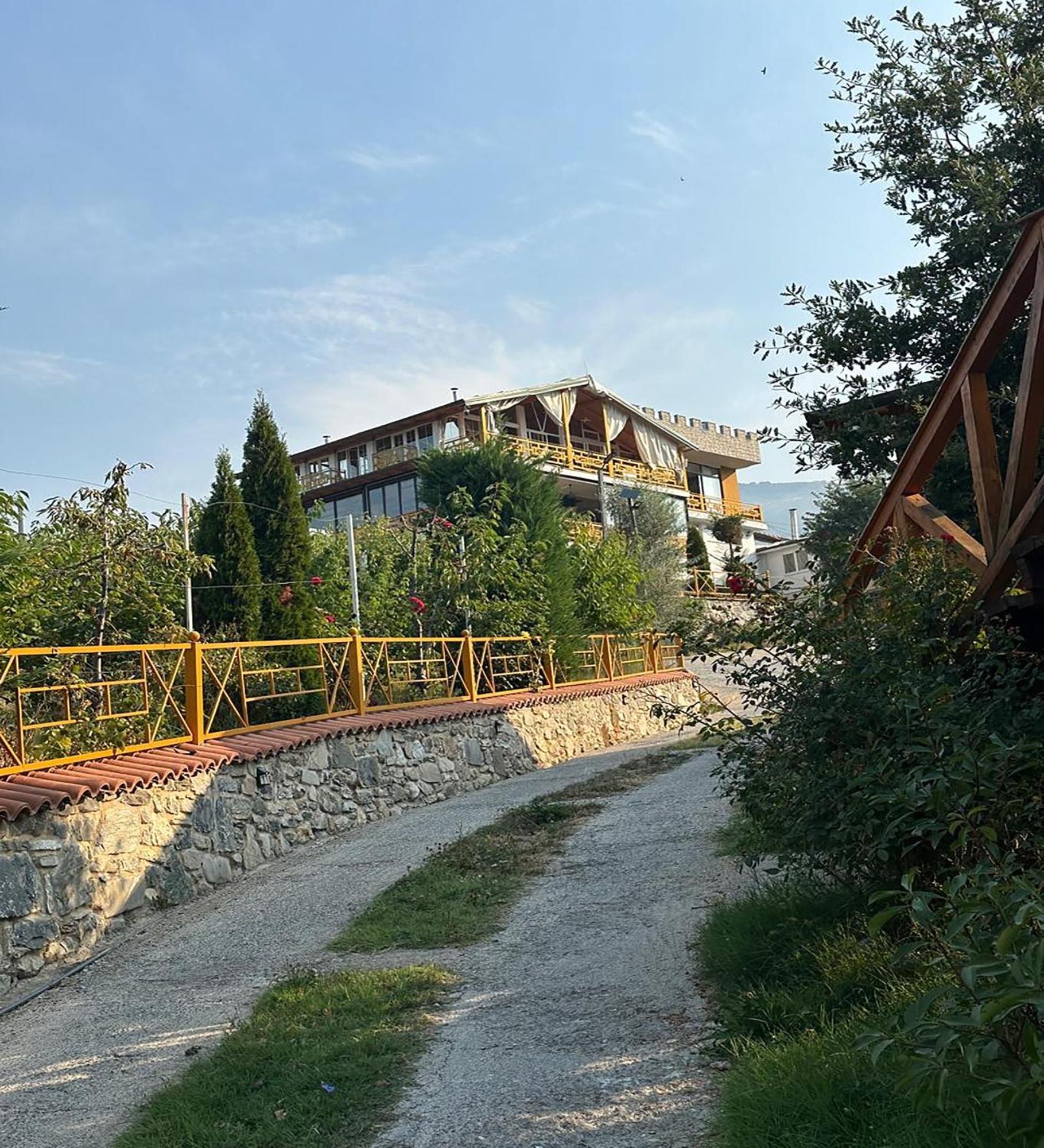 Kurora E Gjelber Resort Peshkopi Экстерьер фото
